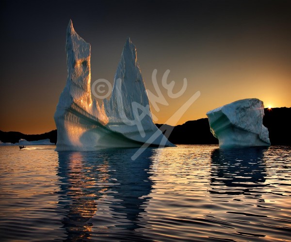 Twillingate, iceberg at dusk